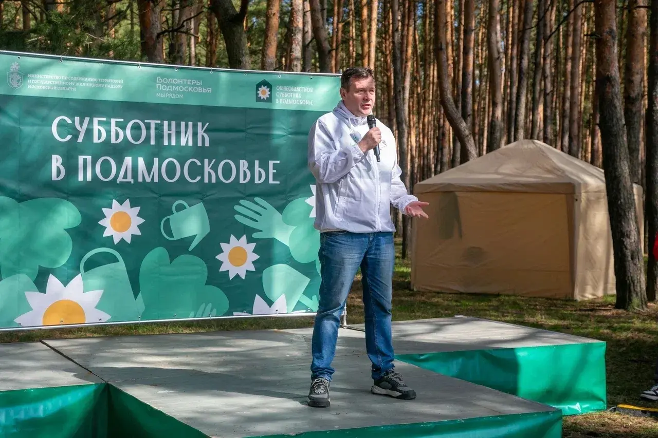 На территории «Зеленой горки» в Озерах прошел Всероссийский субботник На территории «Зеленой горки» в Озерах прошел Всероссийский субботник