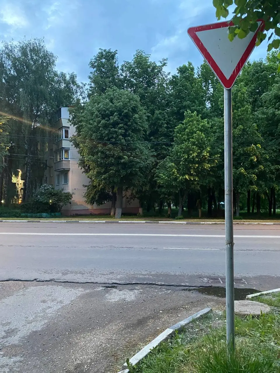 Новая разметка на улице Ленина не позволяет коломенцам подъехать к домам