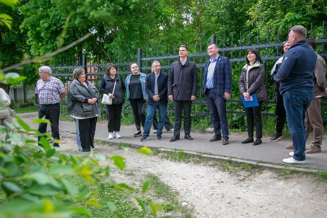 В микрорайоне имени Маршала Катукова в Озерах продолжается капремонт дома № 14