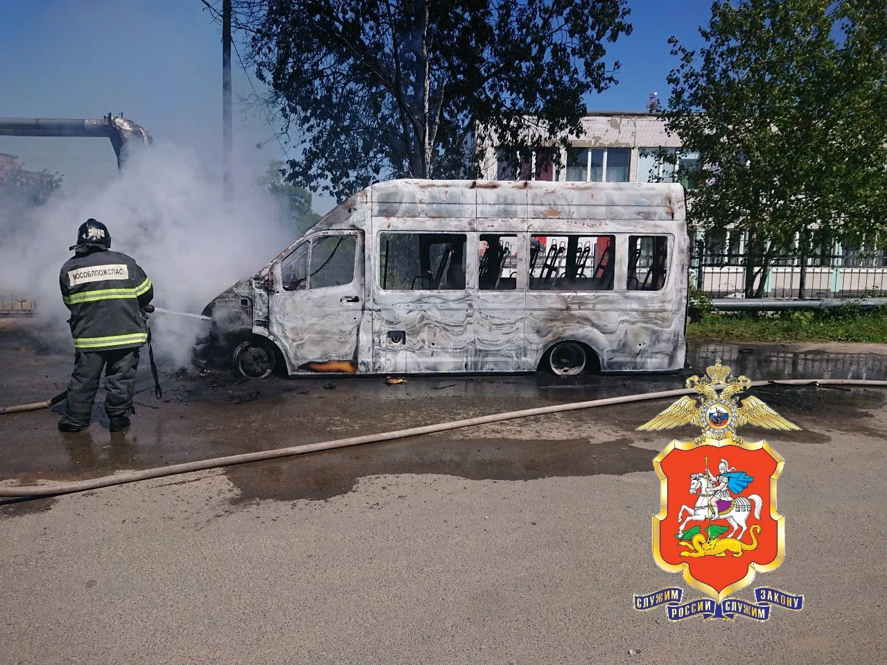 По факту возгорания школьного автобуса в Коломне возбуждено уголовное дело. Пострадал водитель