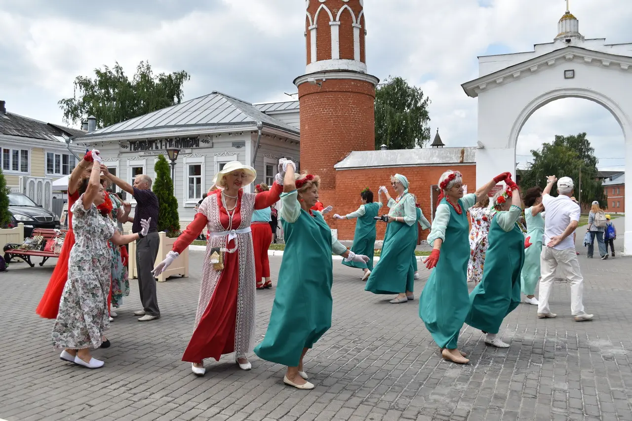 Мастер-классы, аттракционы и много музыки: в Коломне открылся Семейный фестиваль &laquo;Рябинушка&raquo;