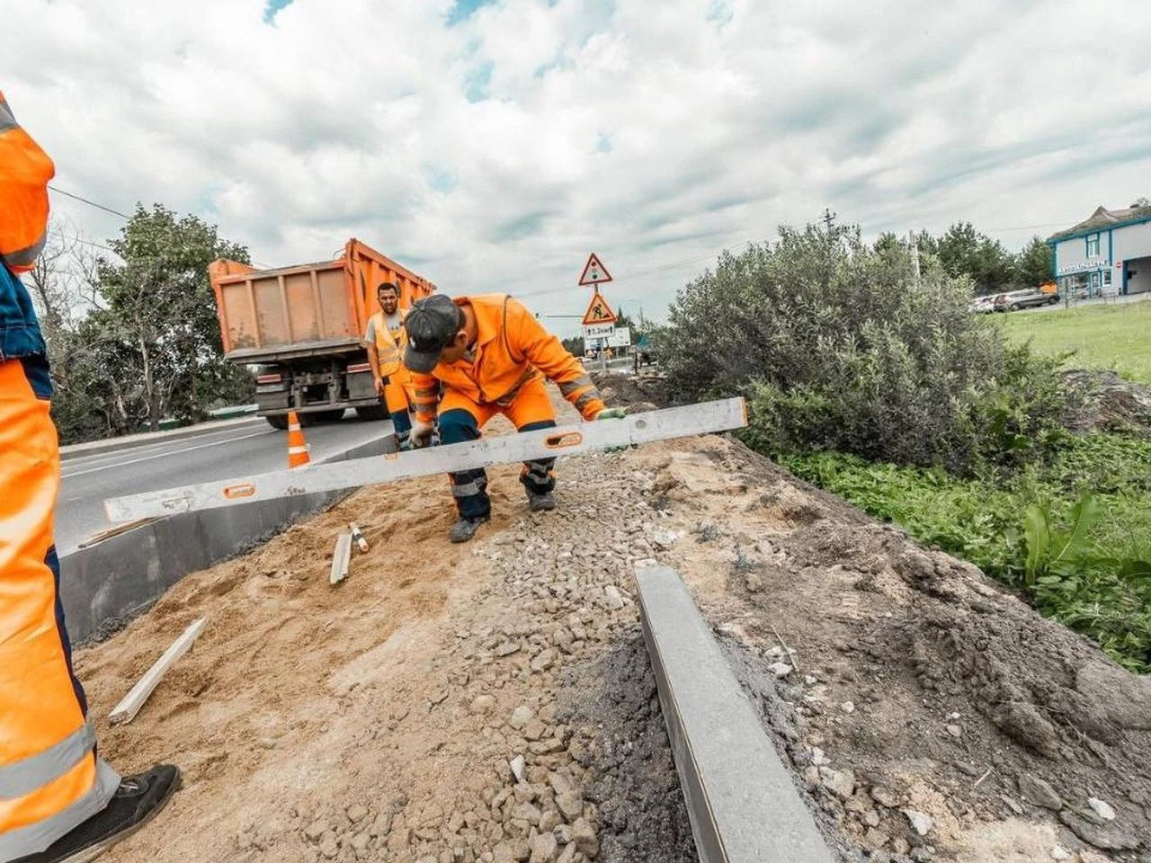 Четыре новых тротуара, ведущих к остановкам, обустроят в Коломне