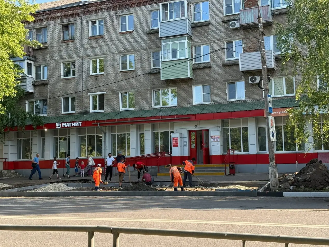 Ни присесть, ни от дождя укрыться. Почему вместе с киосками в Коломне исчезают остановки?