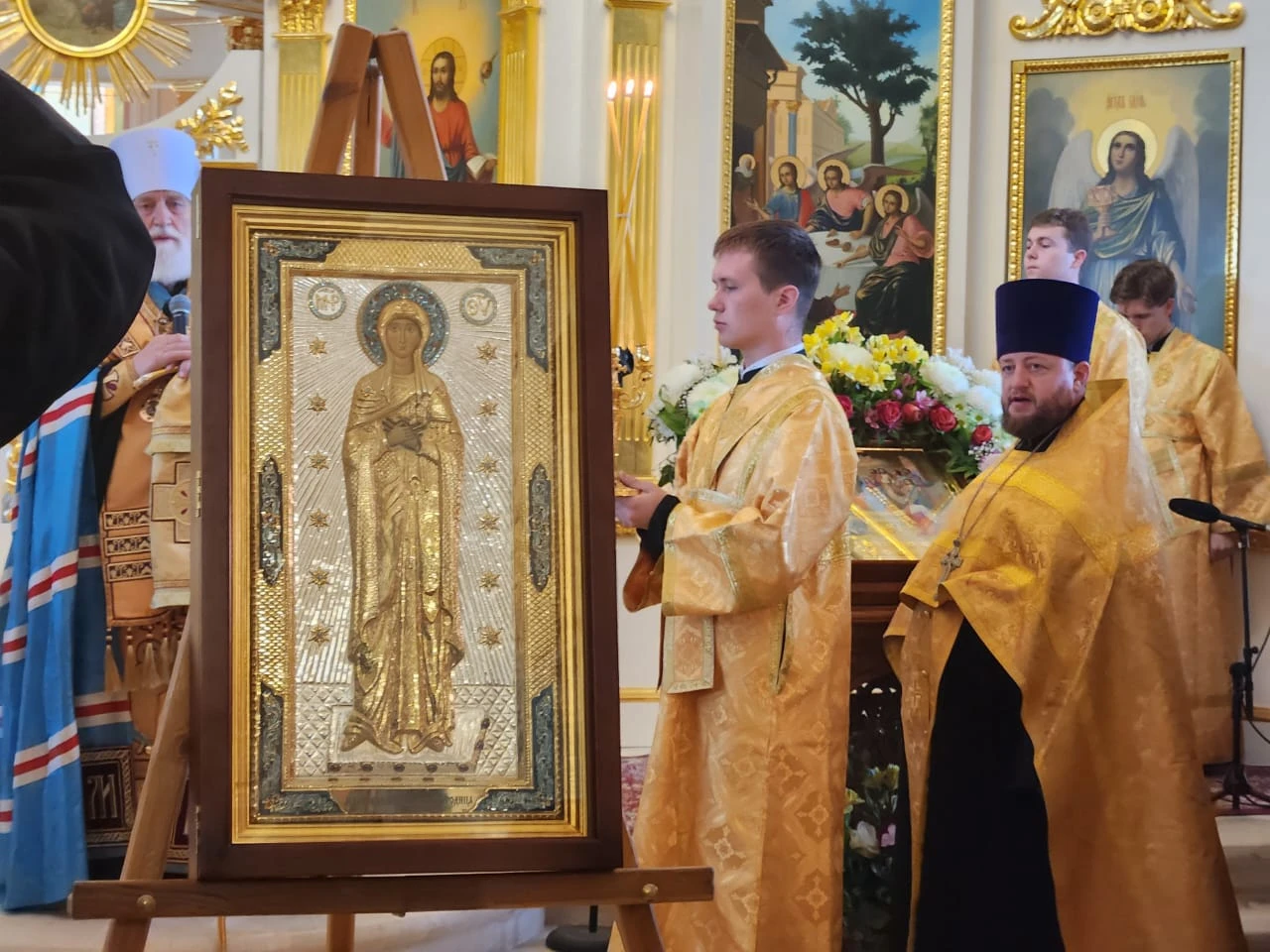 Точную копию Луганской иконы Пресвятой Богородицы доставили в Шкинь