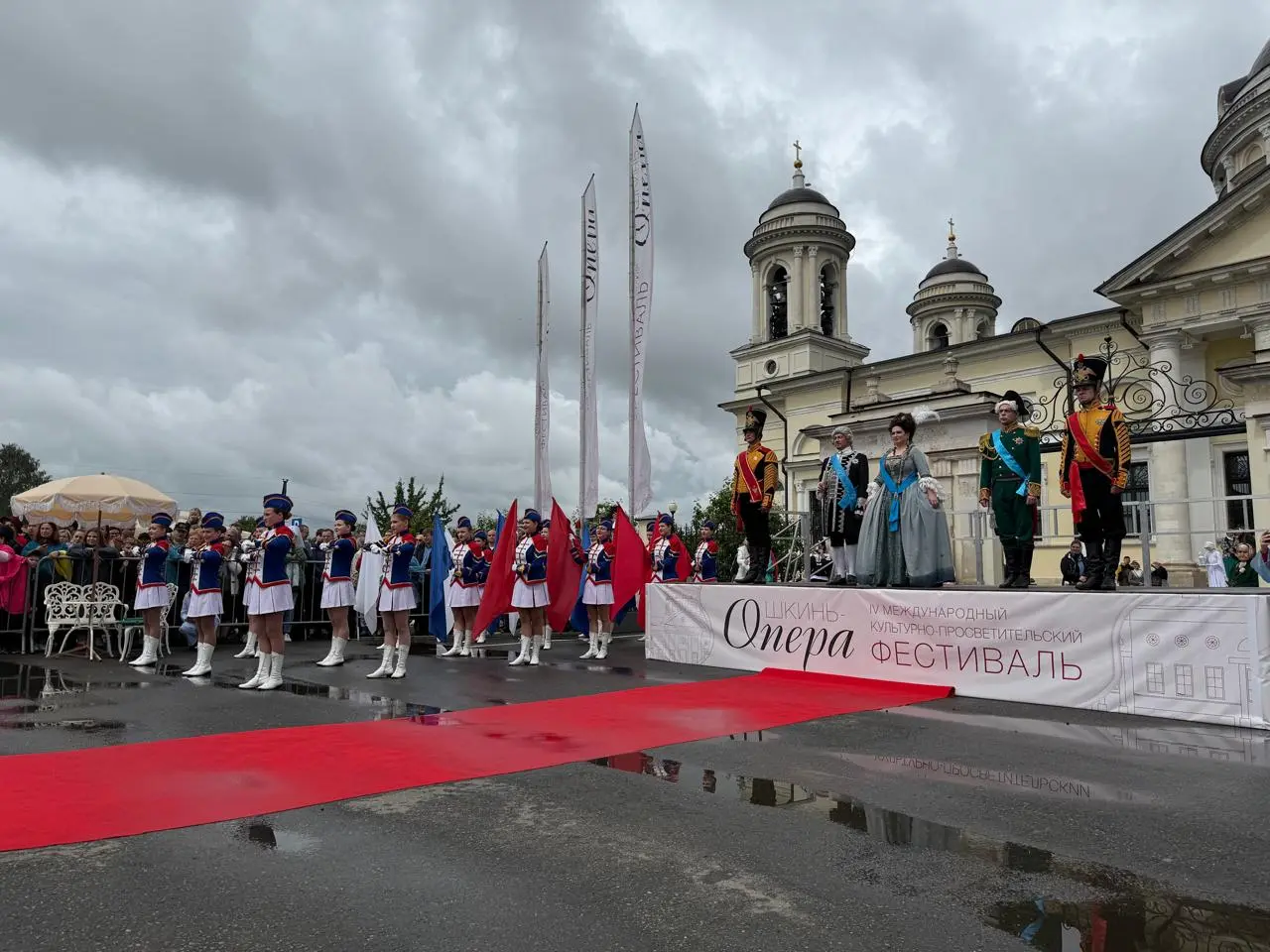 Концертная программа в Шкинь собрала множество гостей
