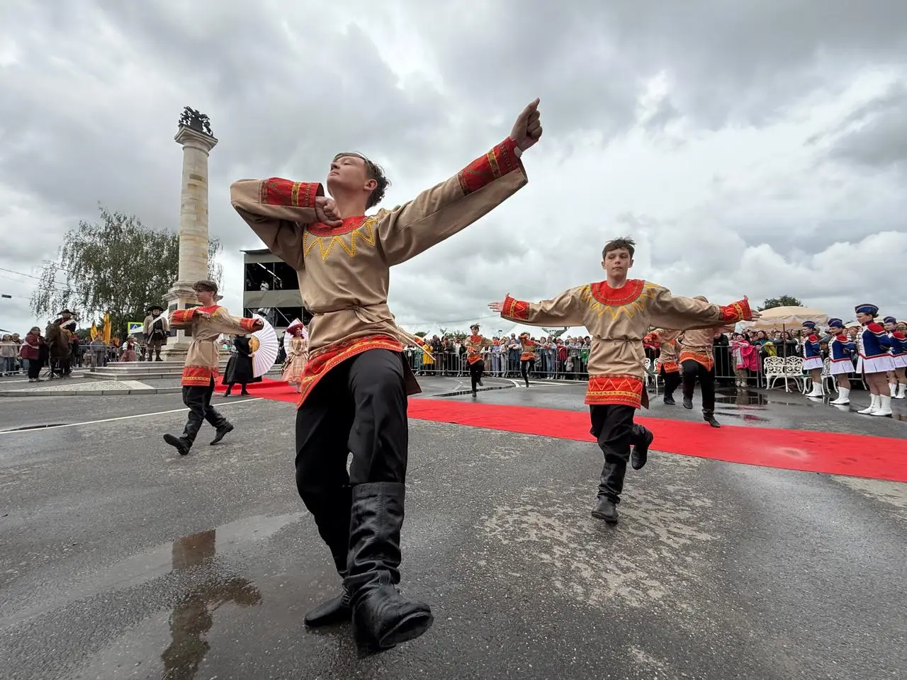 Концертная программа в Шкинь собрала множество гостей