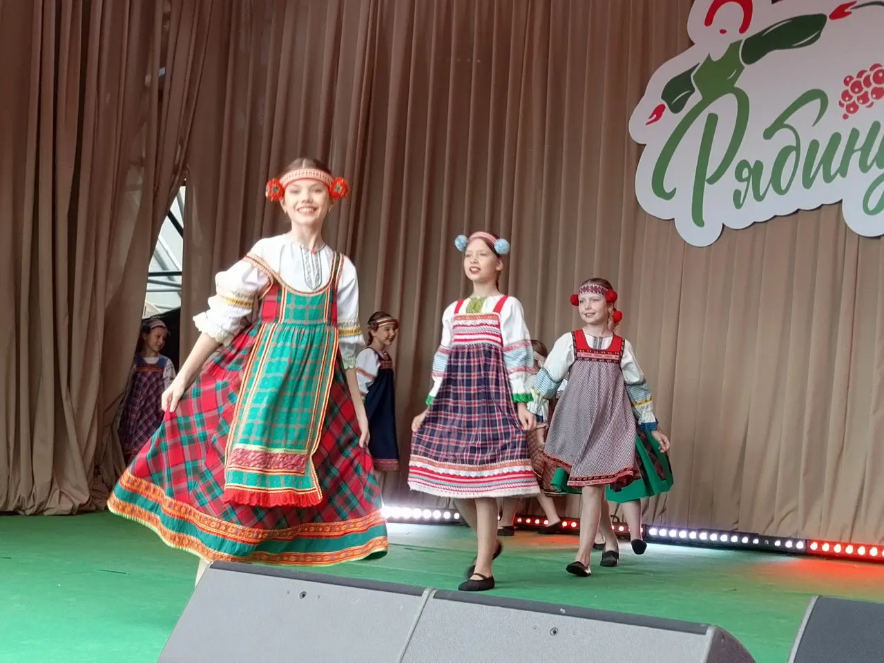 12 тысяч гостей собрал семейный фестиваль русской культуры «Рябинушка»