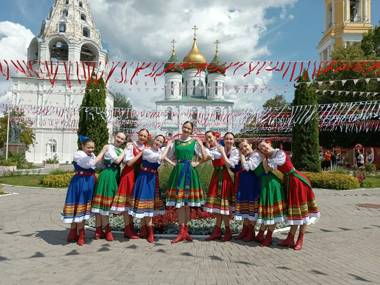 12 тысяч гостей собрал семейный фестиваль русской культуры «Рябинушка»