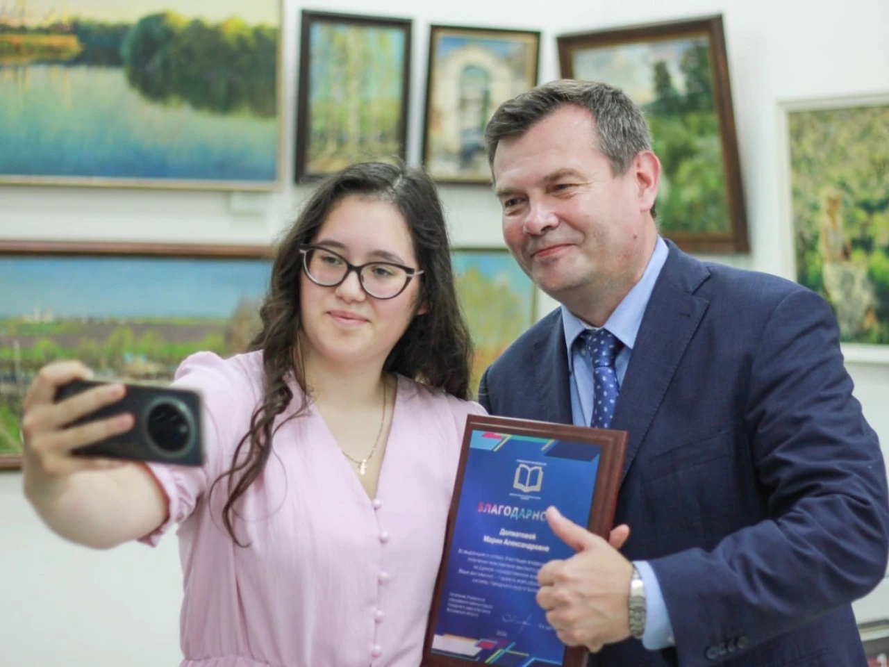 В Коломне поздравили выпускников-стобалльников