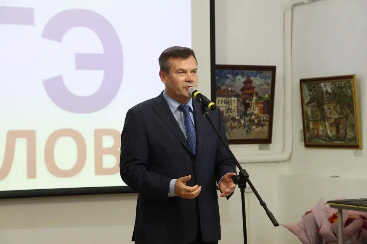 В Коломне поздравили выпускников-стобалльников