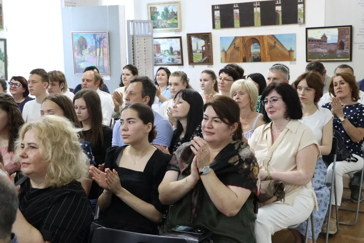 В Коломне поздравили выпускников-стобалльников