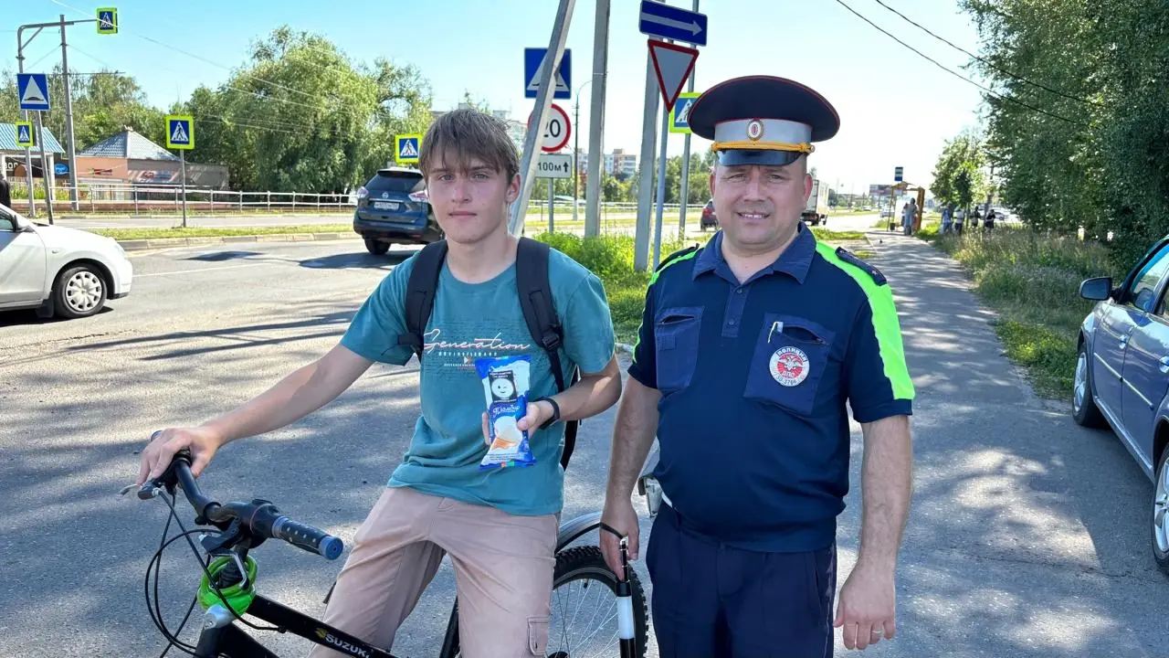 Из-за аномальной жары водителям в Коломне раздают питьевую воду