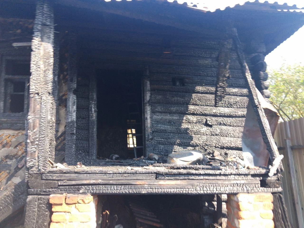Сарай и дом горели в Озерах