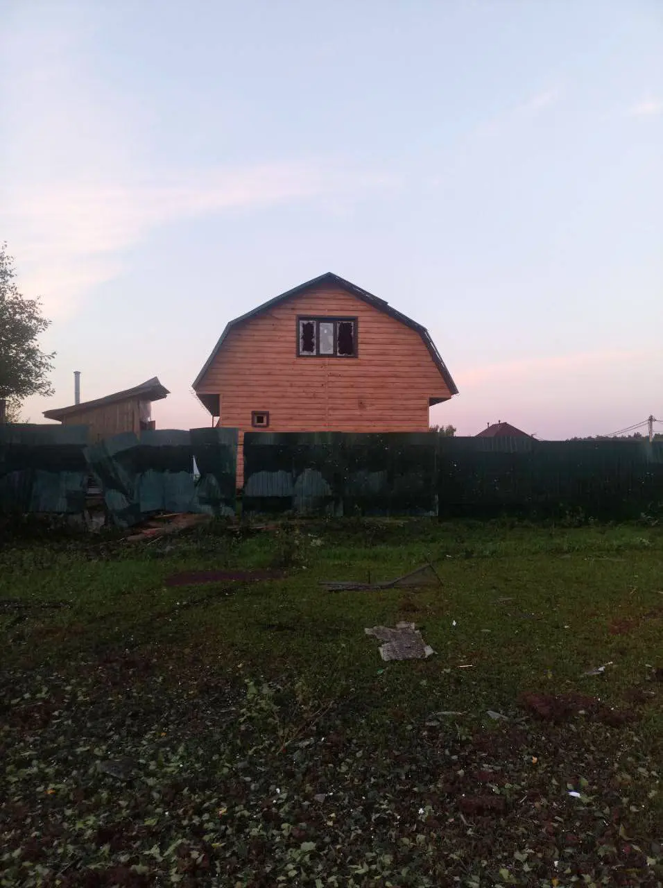 Частные дома повреждены в результате атаки дронов в Подмосковье