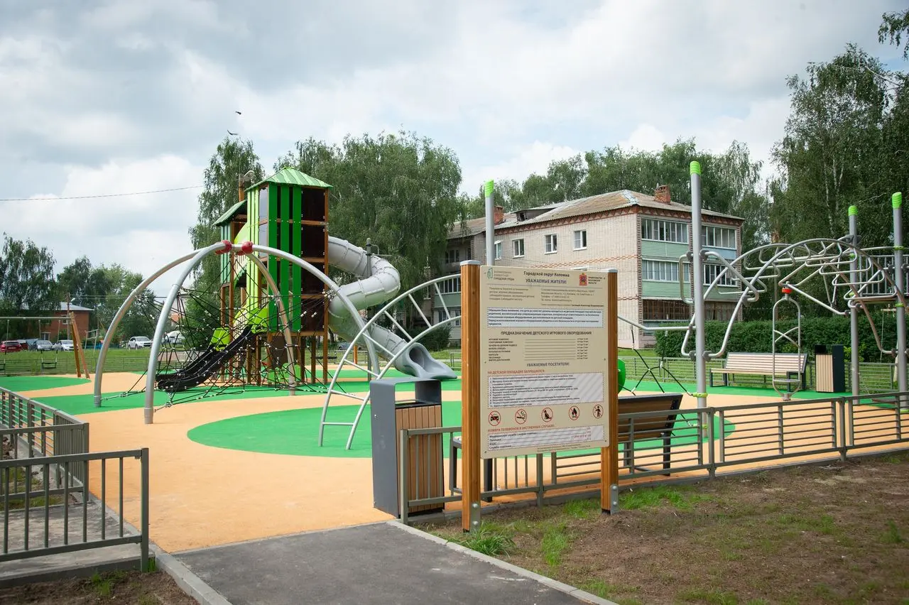 Три новые детские площадки установили в Коломне