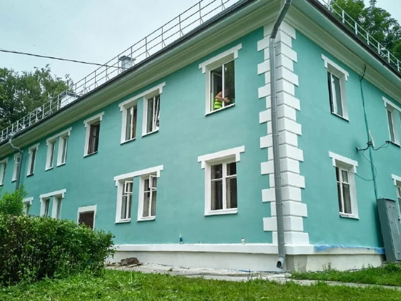В селе Непецино завершают капитальный ремонт двухэтажного дома