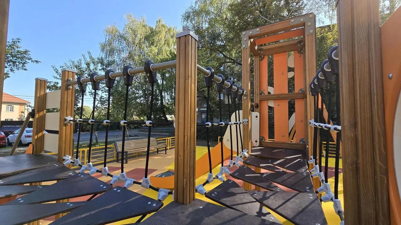 Новые детские городки и спортивные площадки устанавливают в Коломне