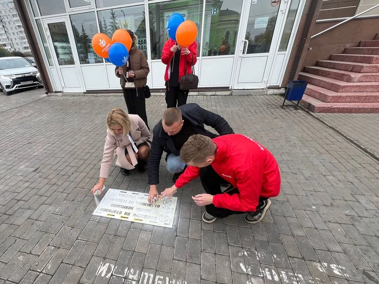 У пешеходных переходов в Озерах появились предупреждающие надписи