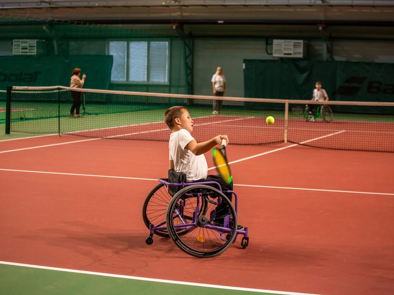 В Коломне проходят занятия по паратеннису для детей и молодежи с ограниченными возможностями