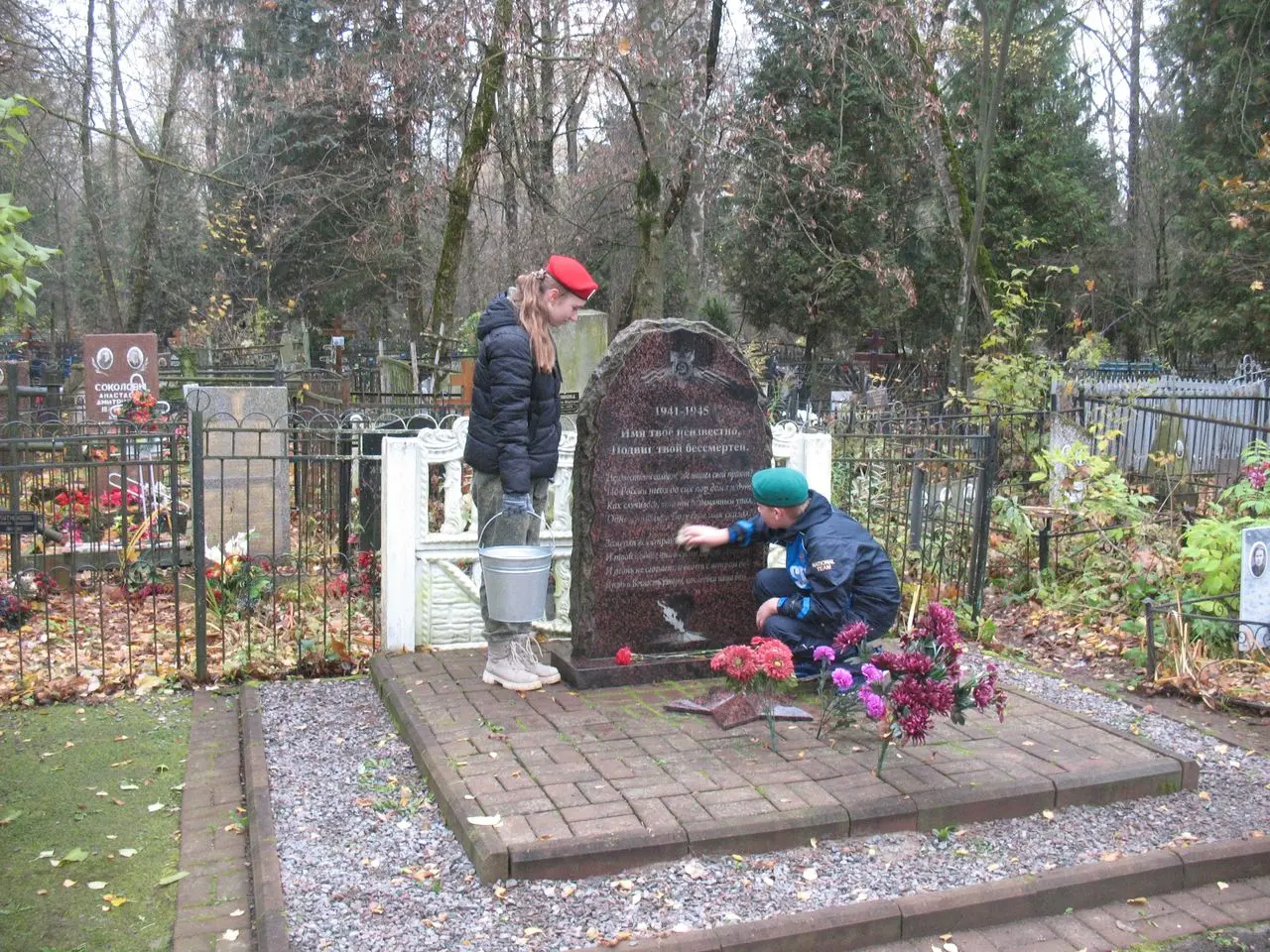 У мемориала воинам Великой Отечественной войны провели субботник У мемориала воинам Великой Отечественной войны провели субботник