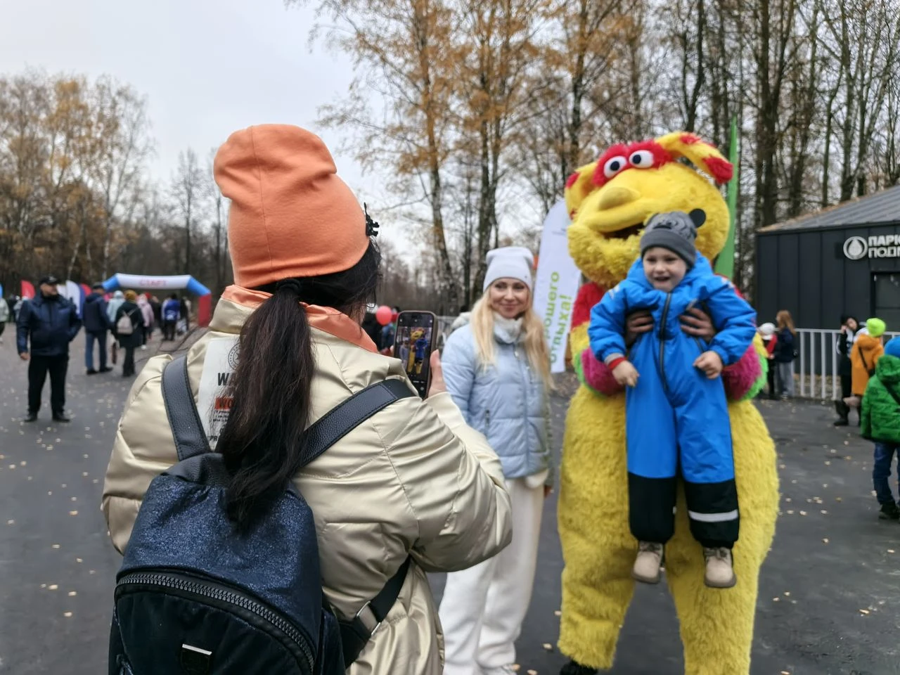 Семейный праздник прошел в честь открытия обновленного парка 50-летия Октября