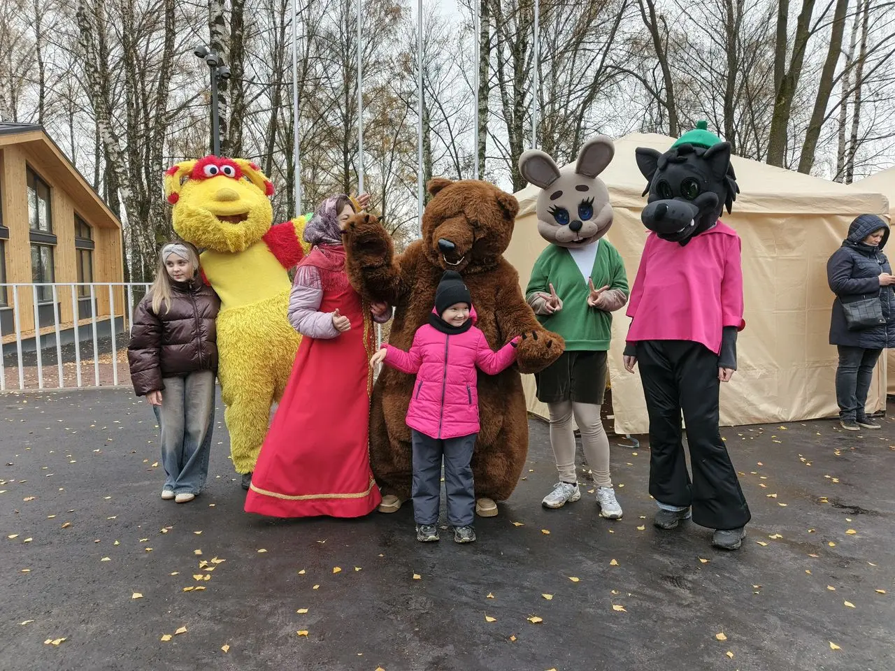 Семейный праздник прошел в честь открытия обновленного парка 50-летия Октября Семейный праздник прошел в честь открытия обновленного парка 50-летия Октября