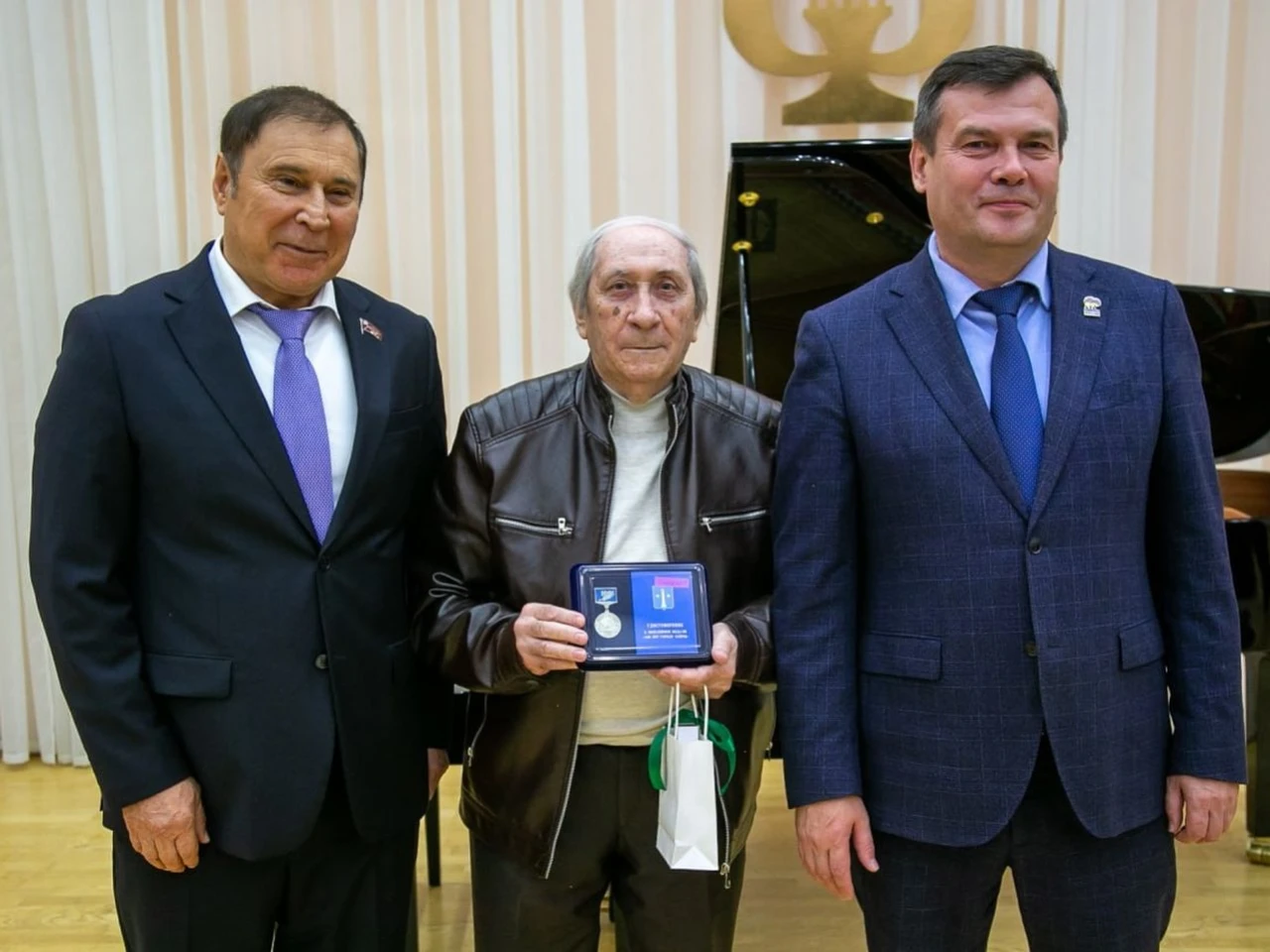 В Озерах вручили медали работникам культуры