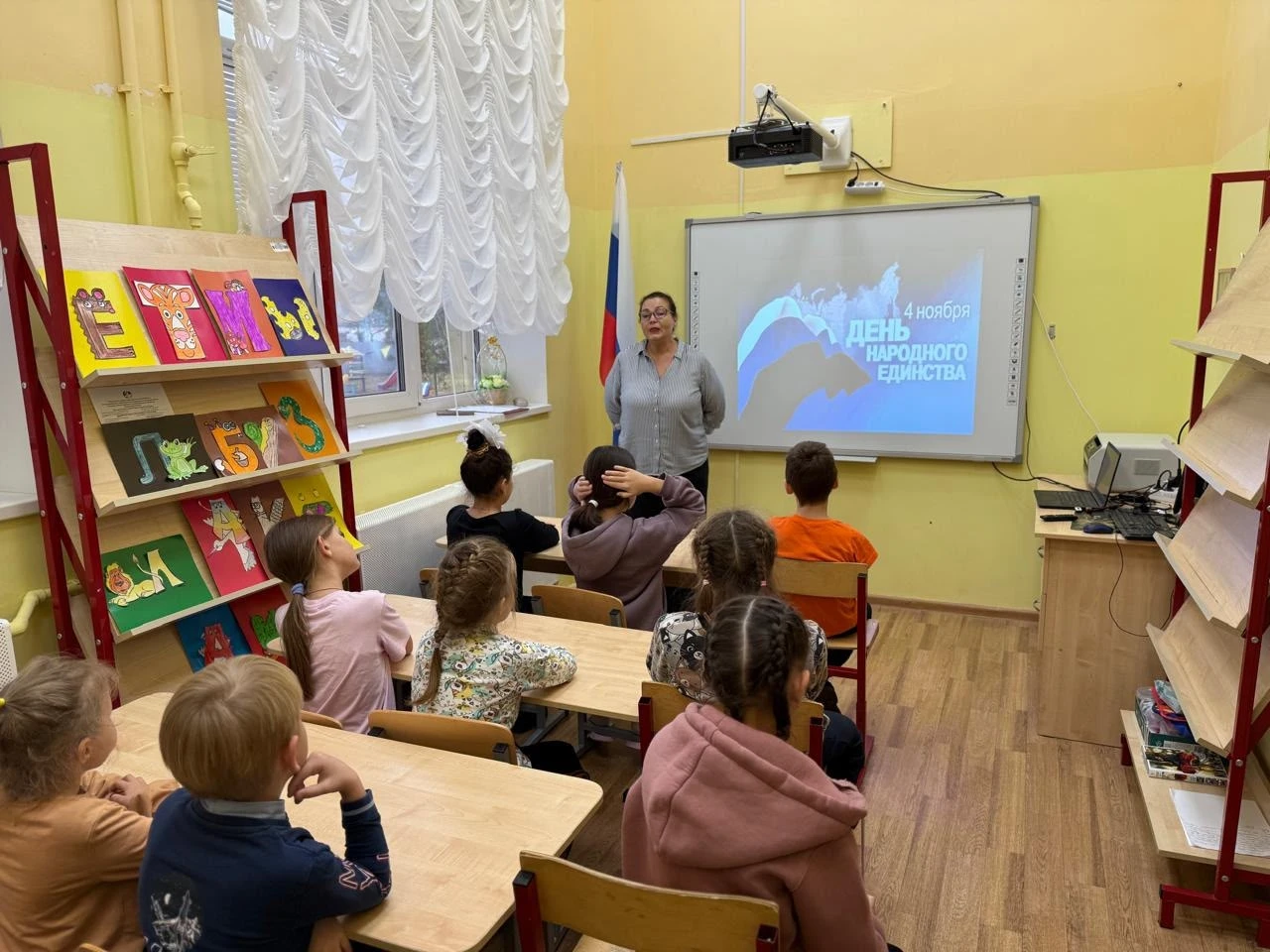 В библиотеке Лажечникова прошла программа ко Дню народного единства