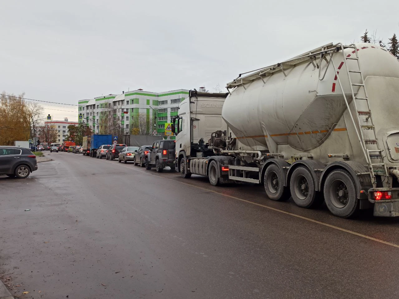 Движение по Щуровскому мосту перерыто. Весь микрорайон встал в пробке