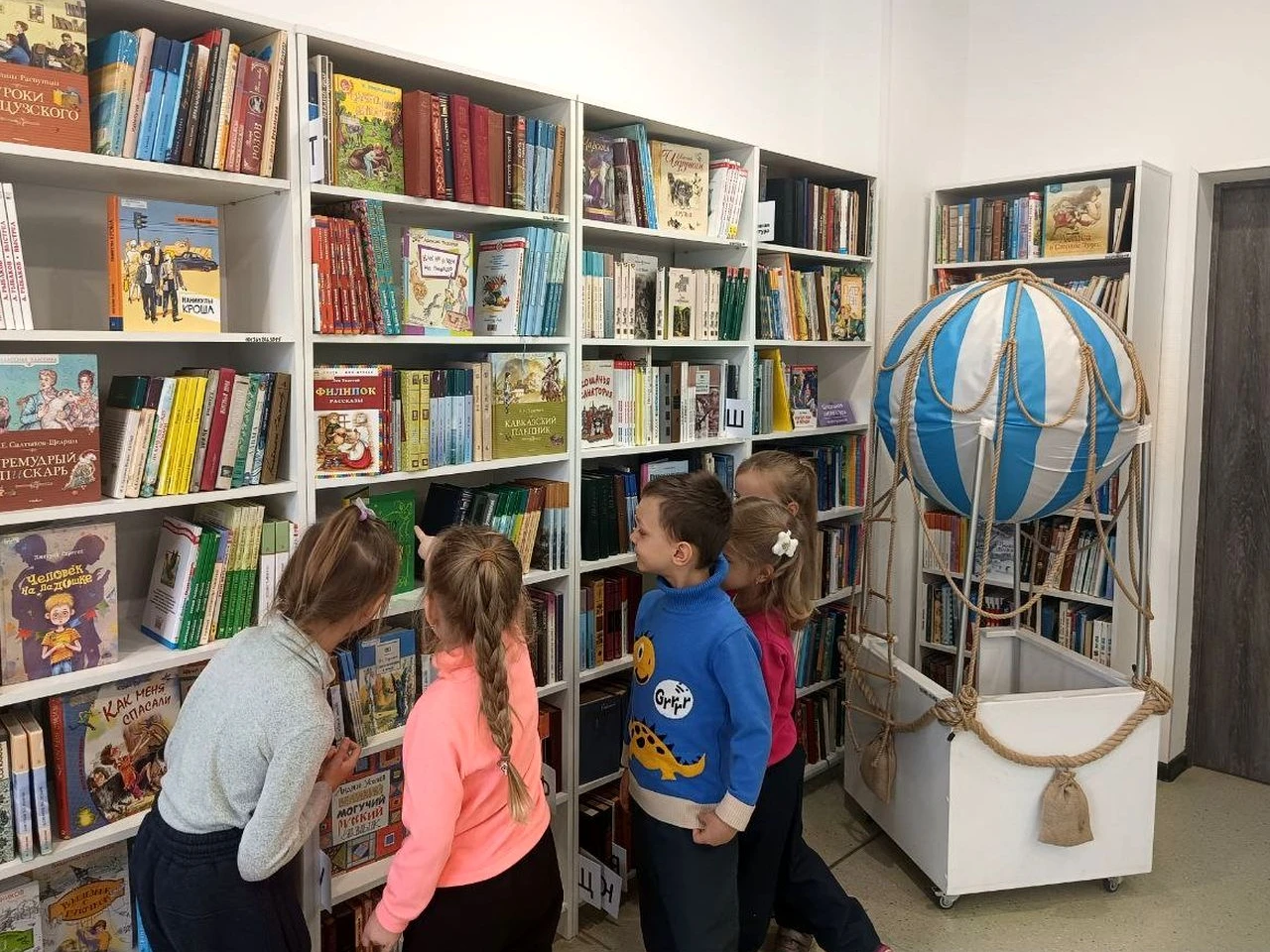 Дошкольники побывали на экскурсии в библиотеке имени В.В. Королева