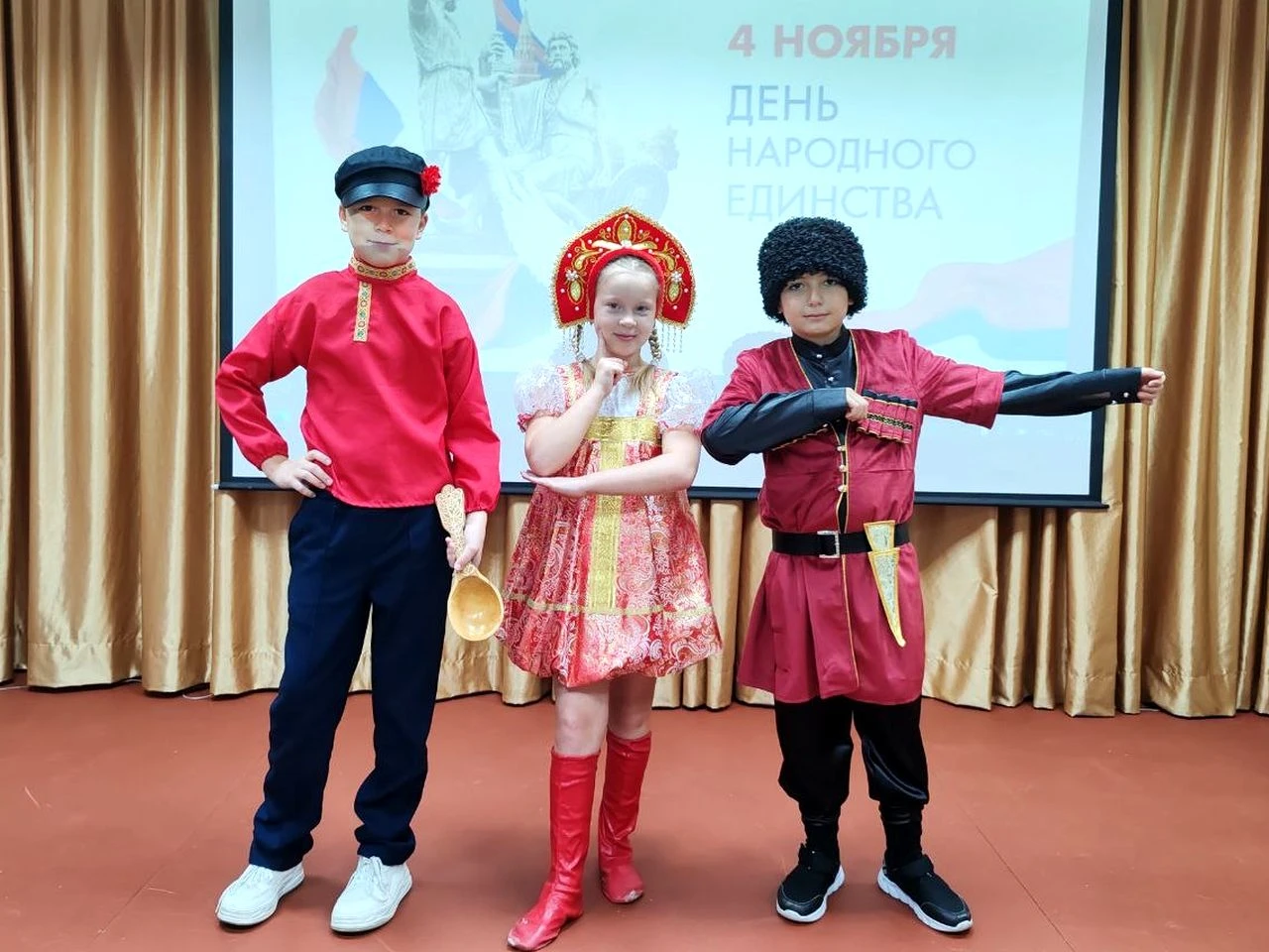 В школе №30 прошло праздничное мероприятие ко Дню народного единства