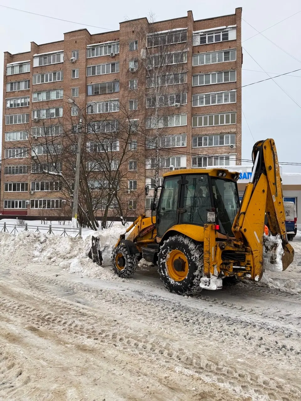 Дорожные и коммунальные службы Коломны продолжают расчищать территорию от снега
