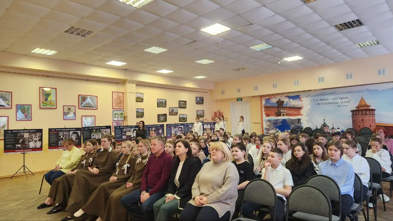 В школе № 17 открылась выставка о детях войны