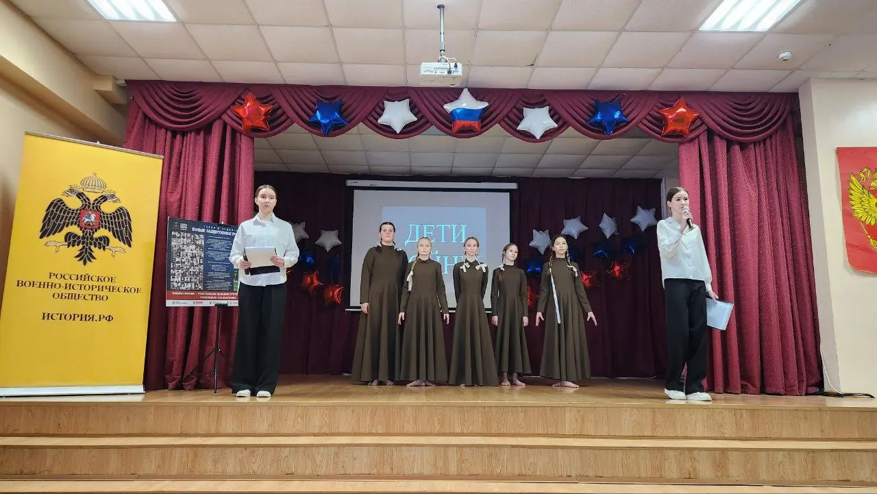 В школе № 17 открылась выставка о детях войны