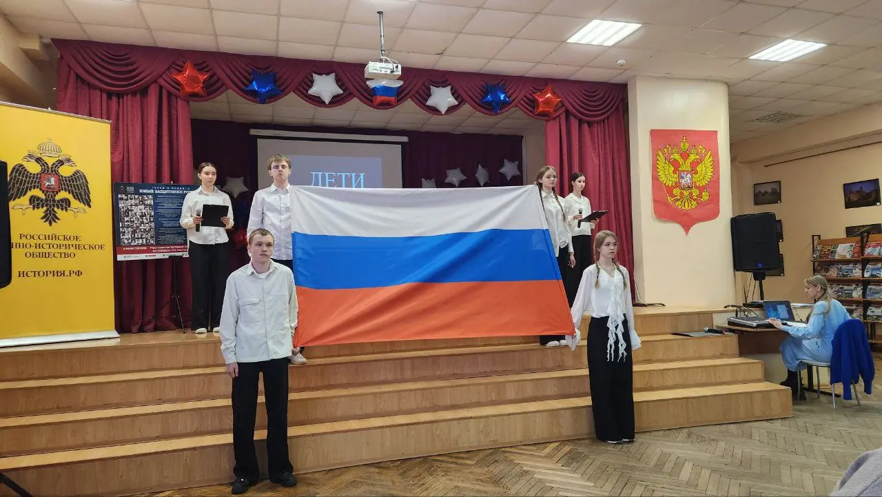 В школе № 17 открылась выставка о детях войны