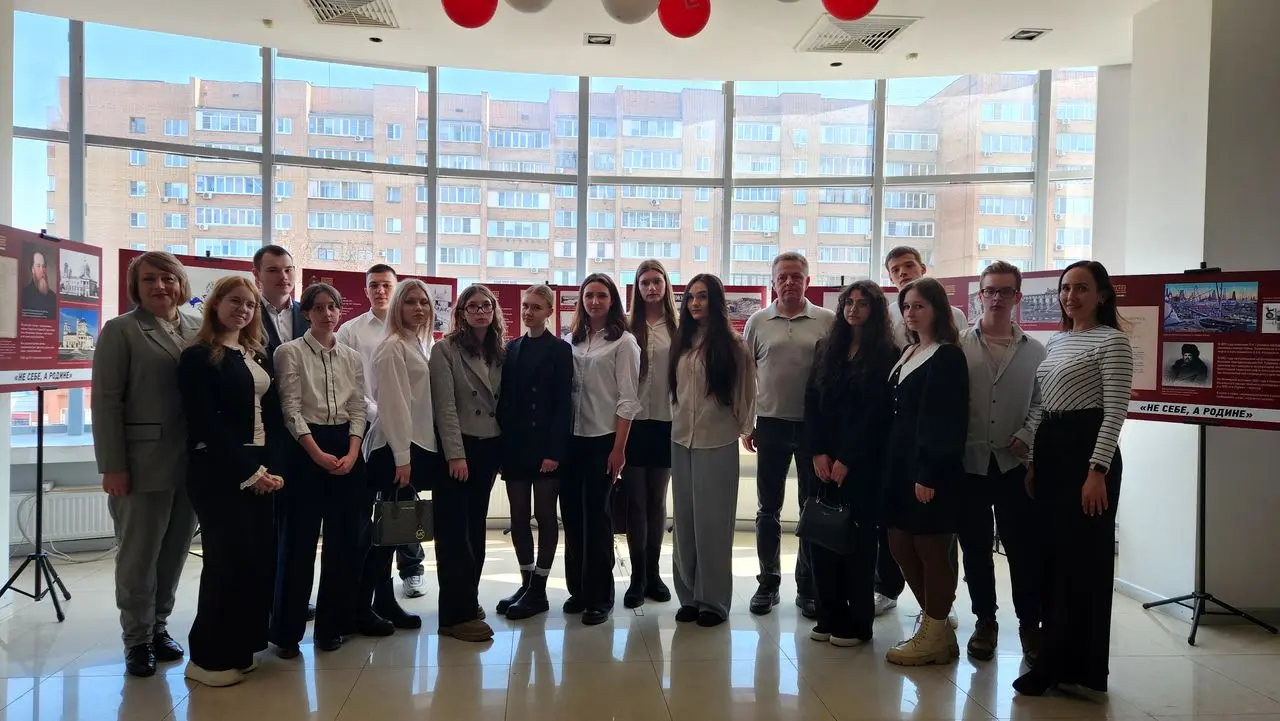 Коломенские школьники посетили выставку &laquo;Не себе, а Родине&raquo;